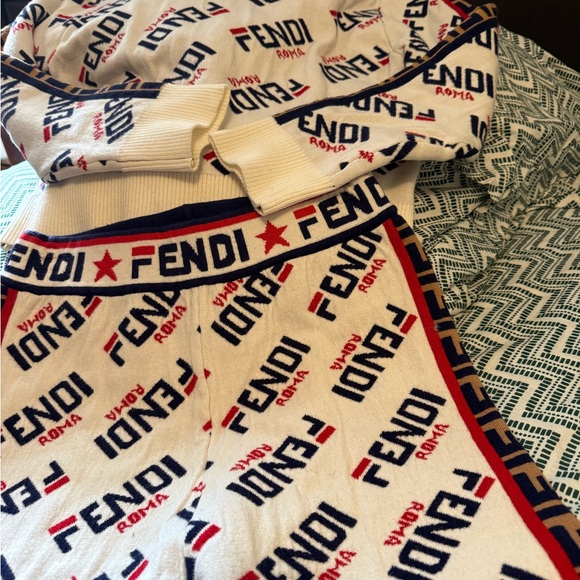 Fendi Cream and Navy Logo Scarf size 40 like new - Picture 2 of 5